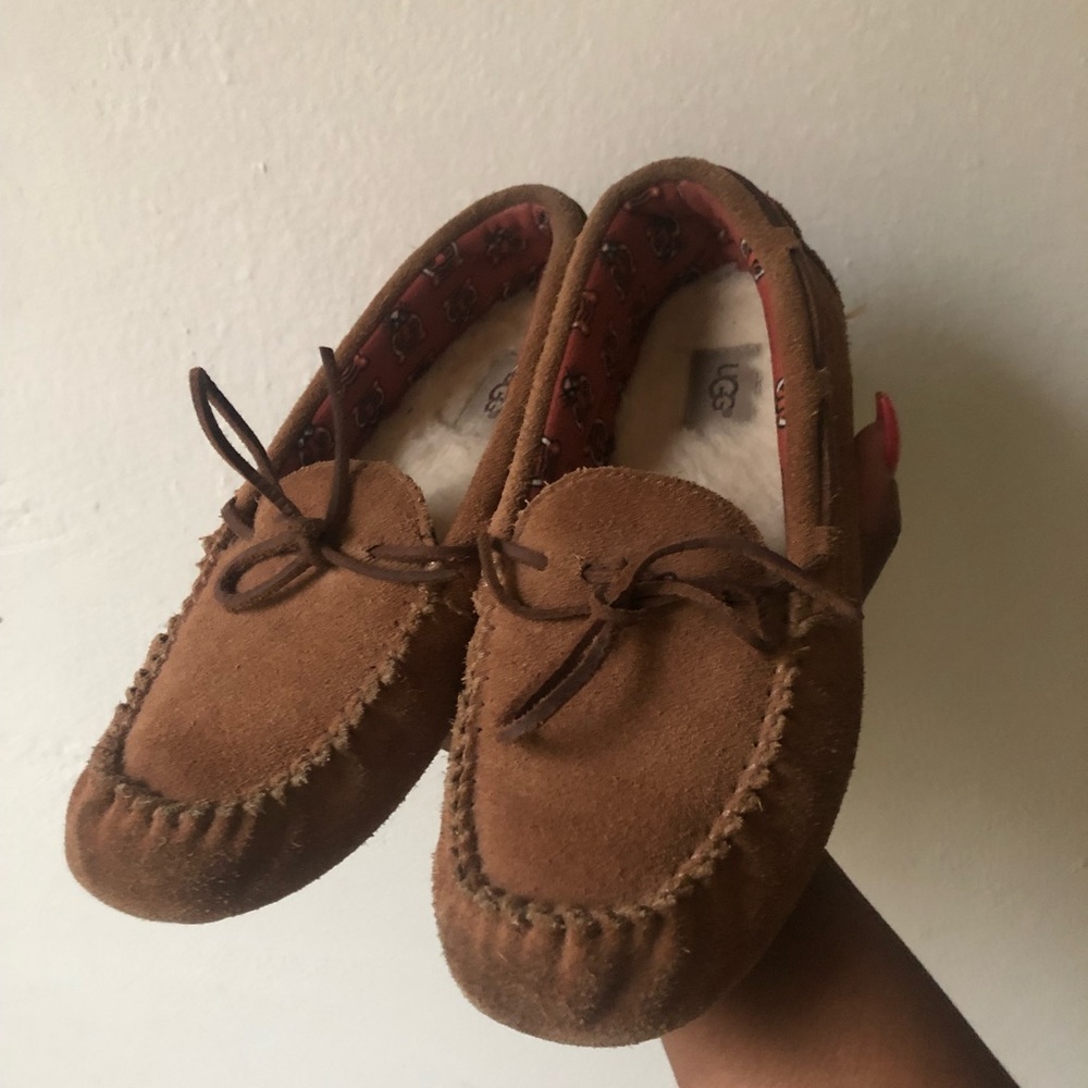 Ugg boys slippers 4y